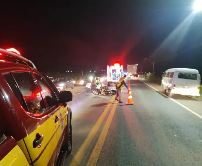 Colisão entre carro e moto deixa homem ferido