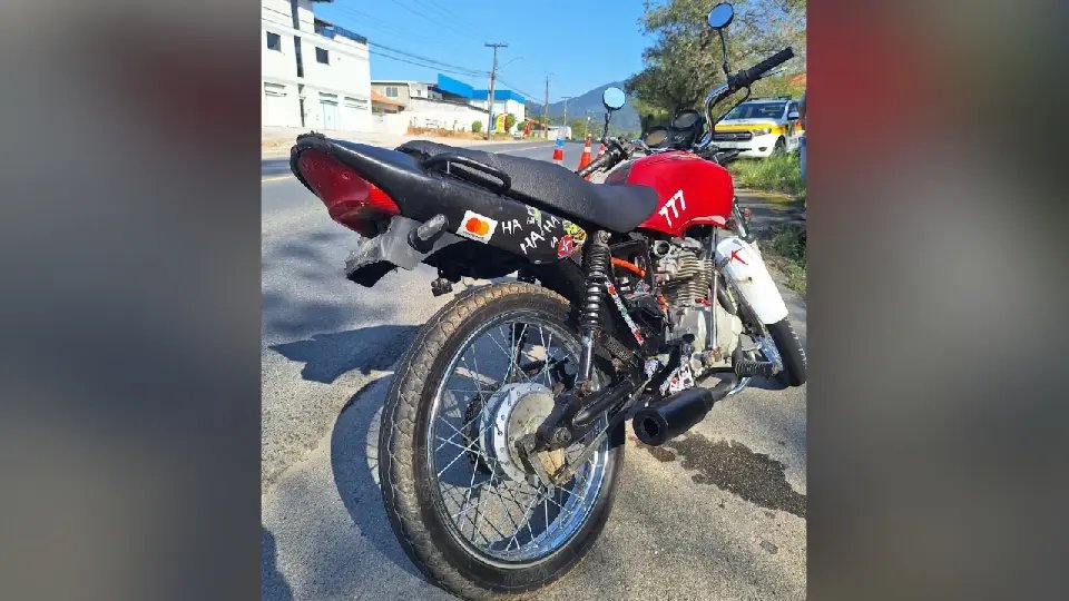 Moto com documentos atrasados há 18 anos é apreendida na Ivo Silveira 