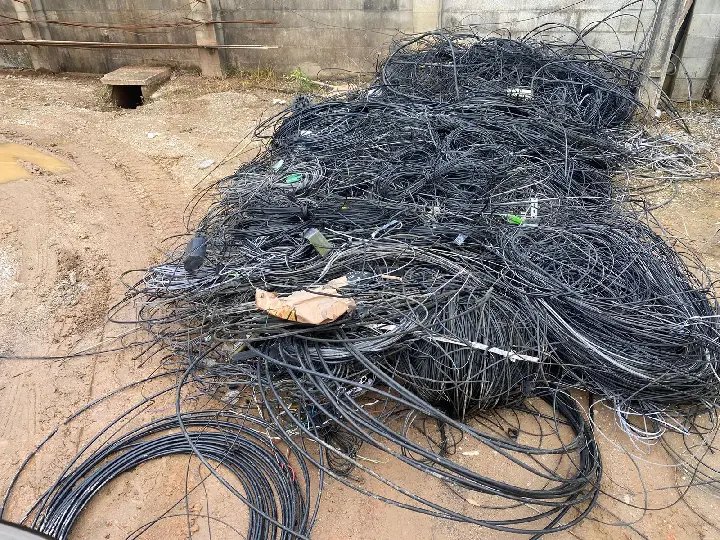 Ação do Procon recolhe mais de 700 kg de fios e cabos