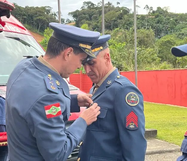 (VÍDEO) Bombeiros são promovidos durante solenidade em Brusque