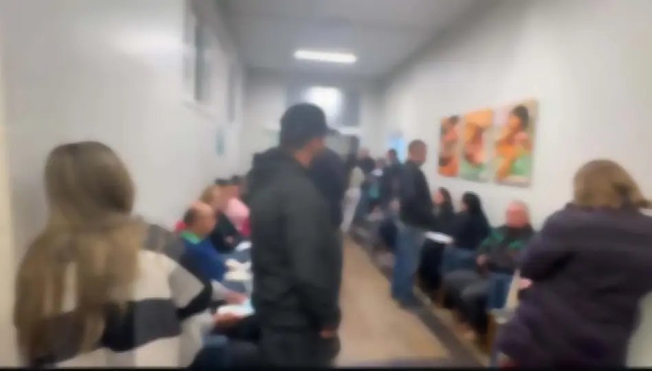 Paciente denuncia superlotação e falta de organização no atendimento de hospital, em Brusque