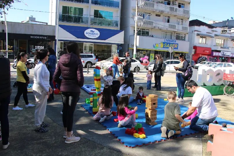 Famílias prestigiam a edição de agosto do Sábado Fácil