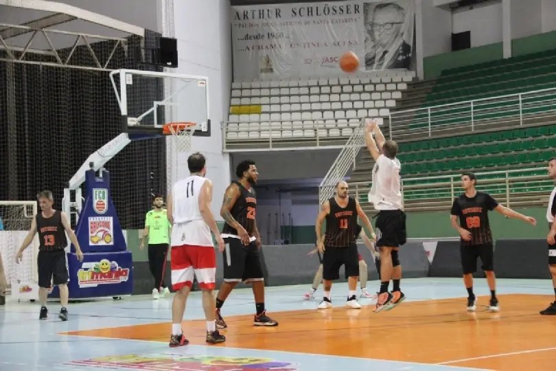 Basquete tem estreia nesta terça-feira nos Comunitários