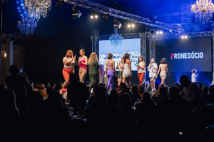 Desfile da Pronegócio apresenta tendências do Alto Verão 2025