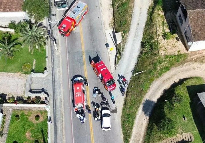 (VIDEO) Equipes dos Bombeiros e SAMU atendem acidente no Águas Claras 