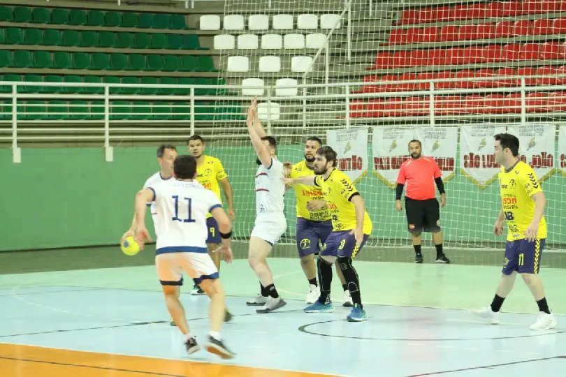 Handebol marca a rodada desta sexta nos Comunitários