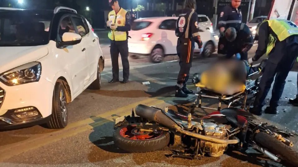 (VIDEO) Motociclista fica ferido após colisão no bairro Centro II