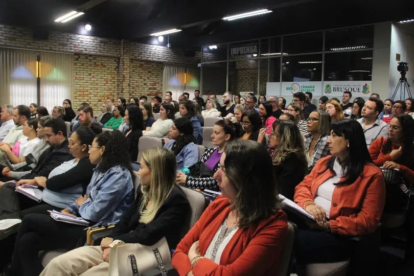 Servidores da educação participam do último dia de curso de capacitação 