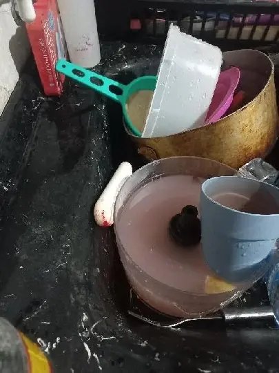 Tia esfaqueia sobrinha de um ano após discussão familiar