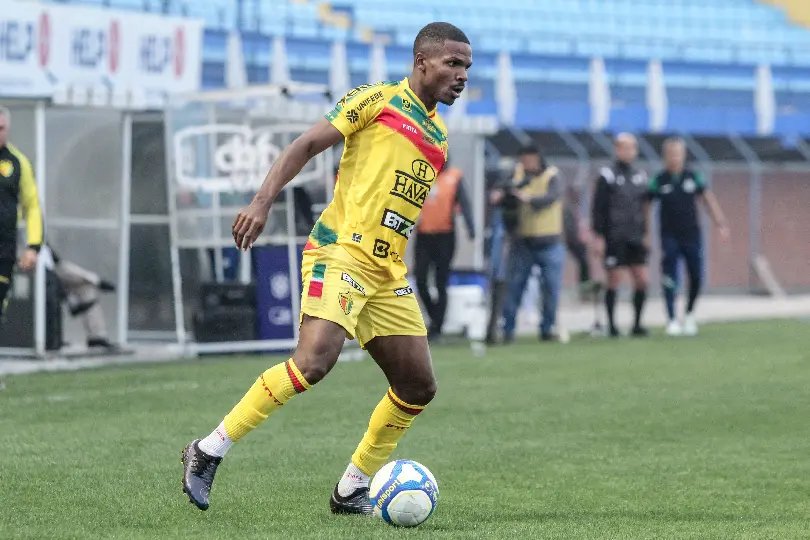 Brusque anuncia a saída do atacante Wellisol