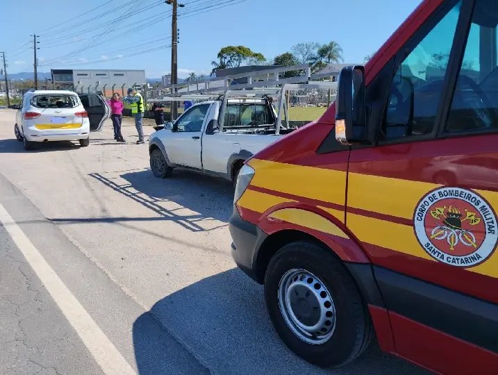 Carro da saúde de Major Gercino se envolve em colisão em Canelinha