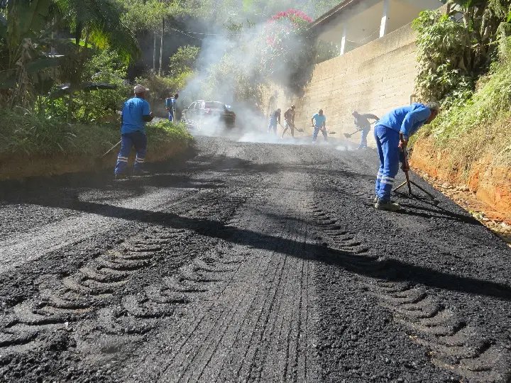 Serra do Moura, no bairro Santa Luzia, recebe pavimentação asfáltica