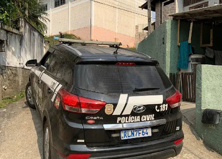 (VIDEO) Casal é preso em flagrante por tráfico de drogas em Brusque 