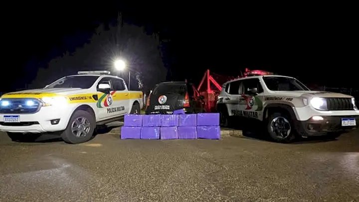 Criminoso foge, bate contra muro e acaba preso com mais de 200 quilos de maconha