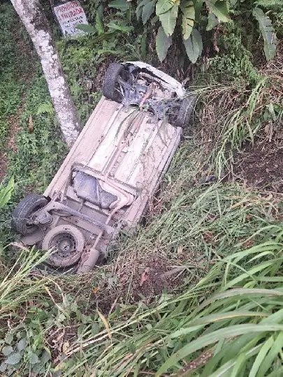 Condutor perde controle do volante e capota carro em Botuverá