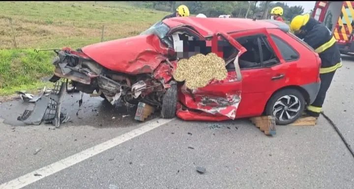 Acidente entre dois carros mata motorista em Gaspar