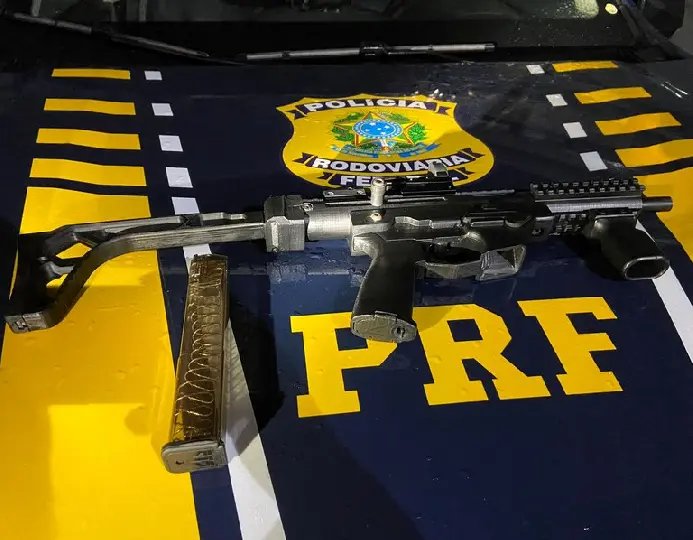 PRF apreende submetralhadora artesanal com adolescente 