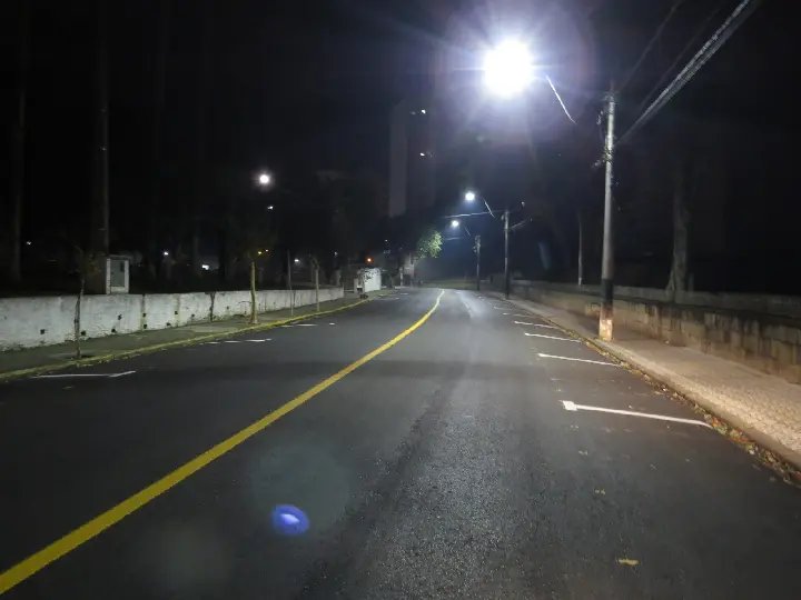 Quase 200 novas lâmpadas de LED são instaladas em Brusque