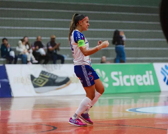 Barateiro vence Cianorte e avança às quartas da Liga Feminina