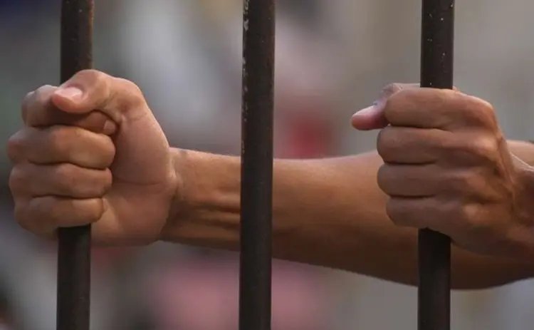 Homem é condenado por matar companheira e tentar matar enteado de 10 anos 
