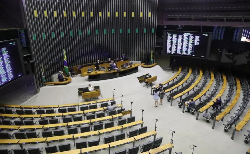 Câmara aprova aumento da pena de feminicídio para até 40 anos