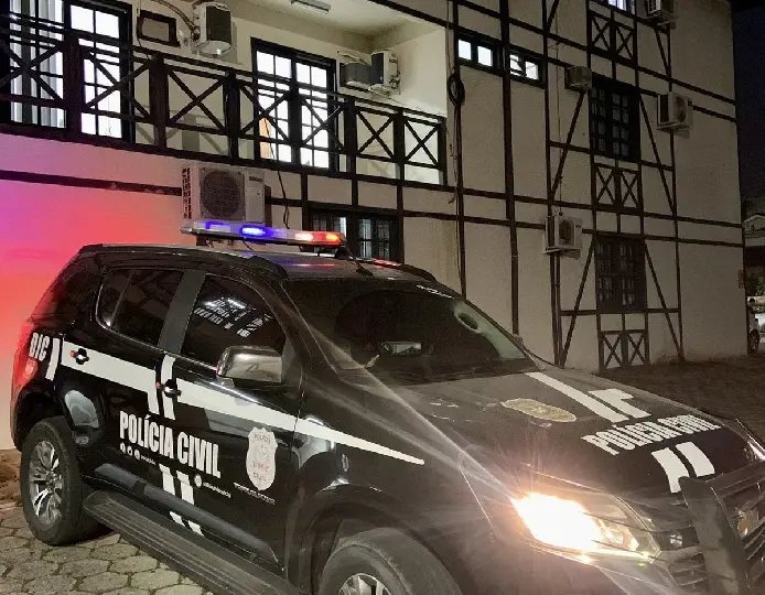 Mulher é presa preventivamente por suspeita de participação em homicídio