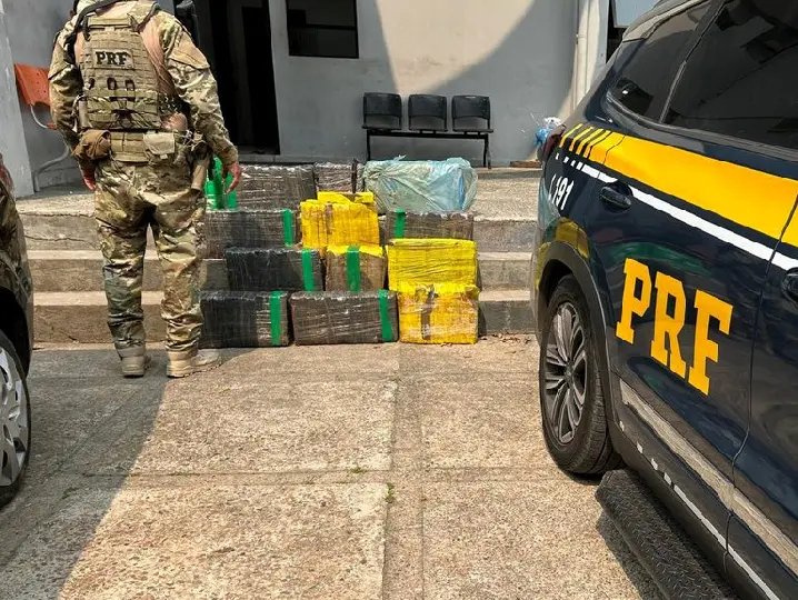 PRF apreende mais de 200 kg de maconha e recupera carro roubado na BR-101