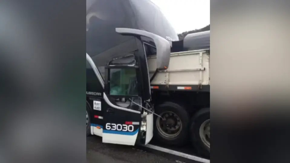 Motorista morre e outros 13 ficam feridos após acidente na BR-101