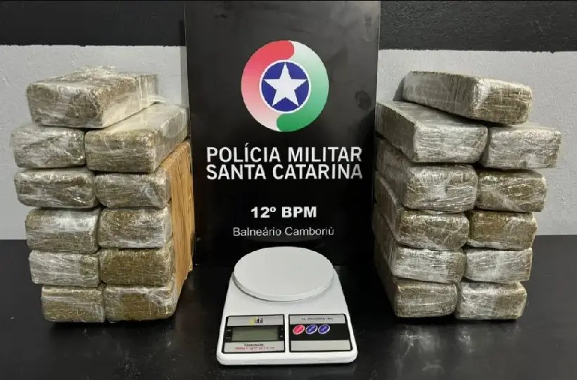 Abordagem termina com homem preso com mais de 13 kg de maconha