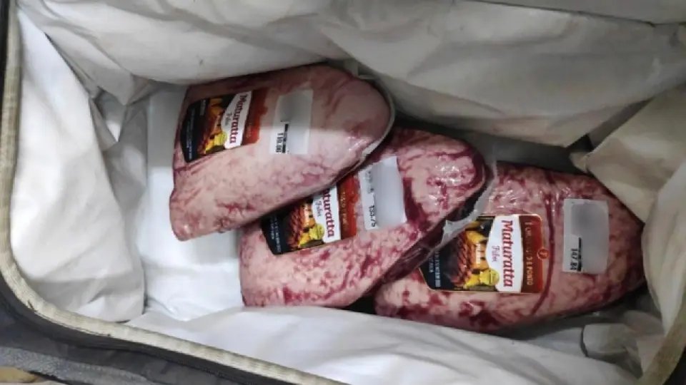 Homem tenta furtar três peças de picanha e acaba preso em Brusque