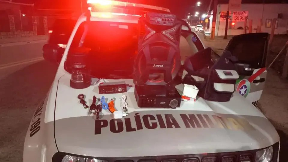 Com roupa estampada de maconha, homem é preso após furto em igreja