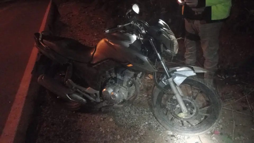 Motociclista fica ferido após cachorro atravessar rodovia em Nova Trento