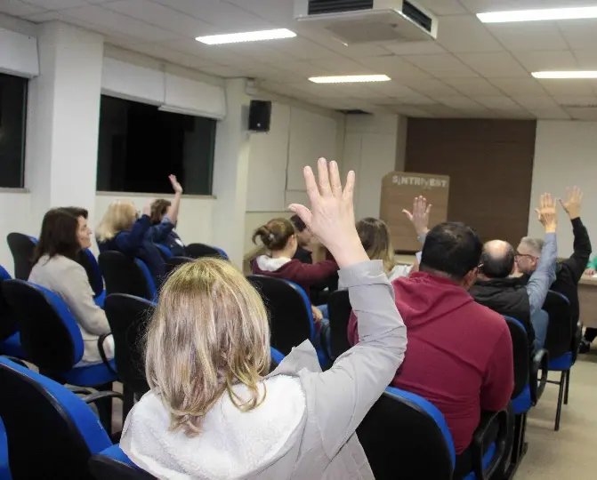 Sintrivest conquista reajuste salarial de até 8,74% nos pisos para trabalhadores do vestuário