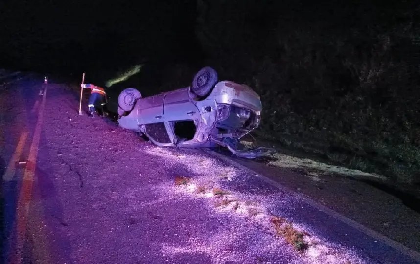 Adolescente morre após carro capotar em rodovia de SC