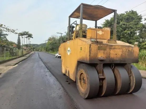 Tragédia em Pomerode: trabalhador morre atropelado por rolo compressor