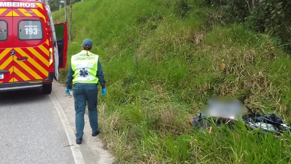 Motociclista é encontrado morto após saída de pista no Claraíba