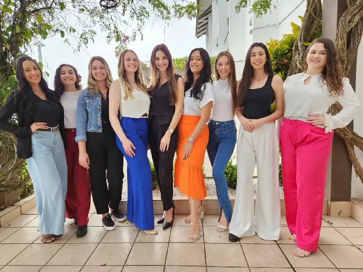 Candidatas à realeza da Fenarreco participam de primeiro compromisso