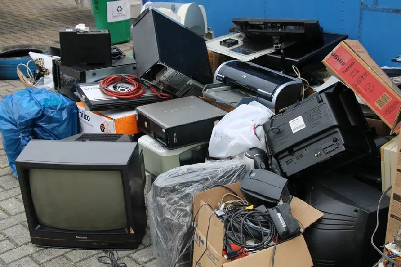 Dia D Ecoponto recolhe 1,9 tonelada de lixo eletrônico, pilhas e baterias