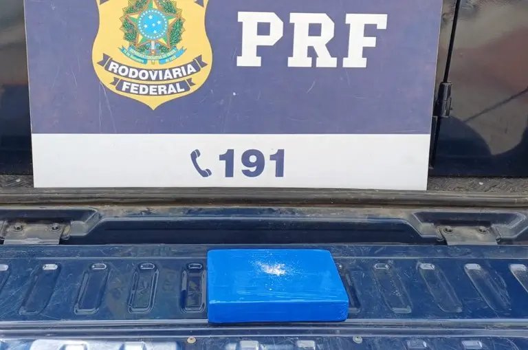 Homem de 24 anos é preso com cocaína na BR-101