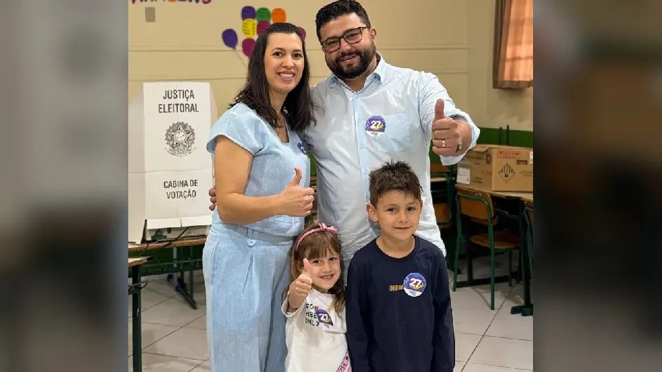 Danilo Visconti realiza seu voto no bairro Centro