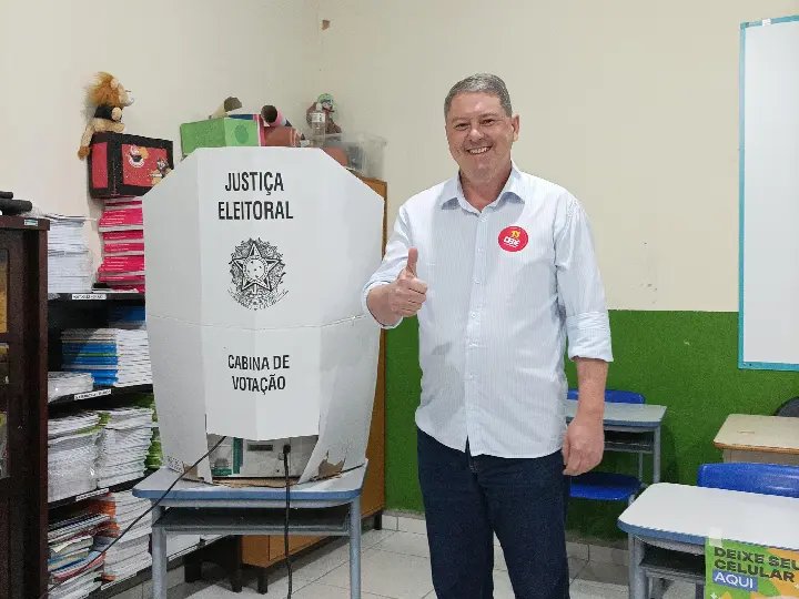Cedenir Simon vota no bairro Azambuja