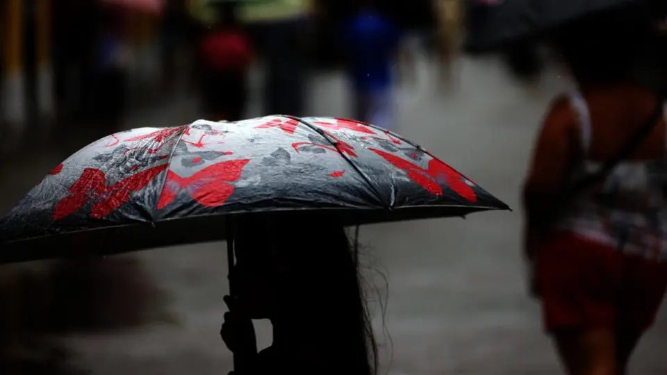 Chuvas e clima amenos prometem começar nesta terça