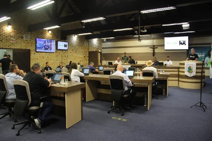 (VÍDEO) Câmara tem sessão marcada por agradecimentos após eleições