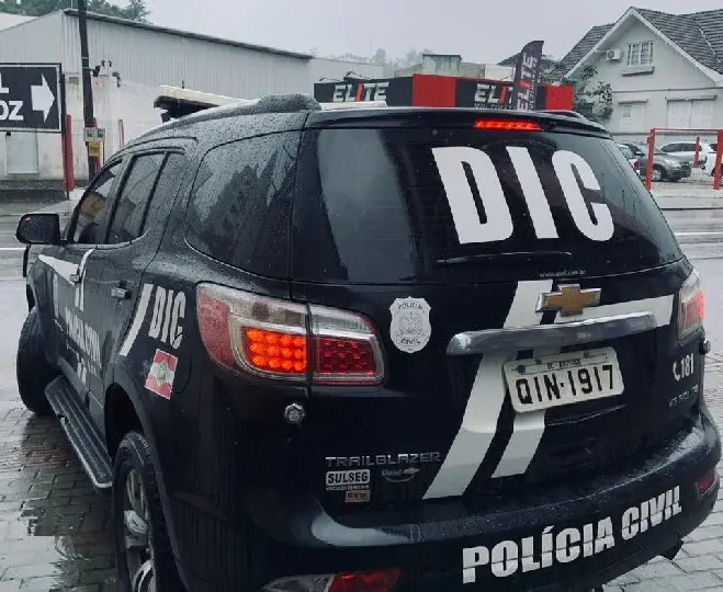 Dupla é presa em Brusque em operação de combate ao tráfico de drogas