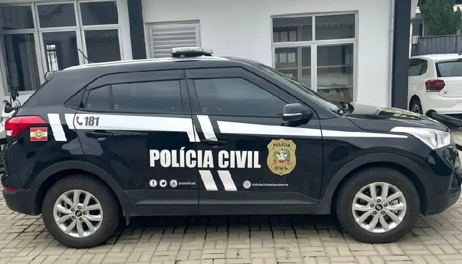 Homem vai à delegacia para registrar boletim e acaba preso