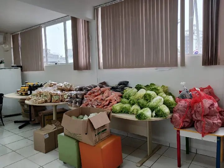 Secretaria de Desenvolvimento Social entrega alimentos da agricultura familiar