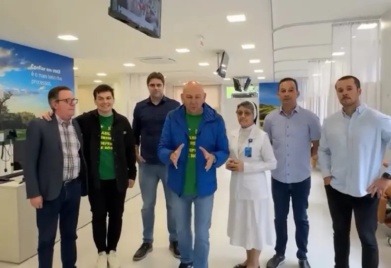 (VÍDEO) Luciano Hang visita novo setor de oncologia do Hospital Azambuja