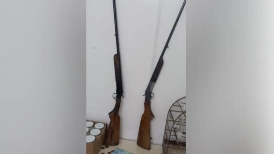 Suspeito é detido com armas para caça ilegal em Blumenau