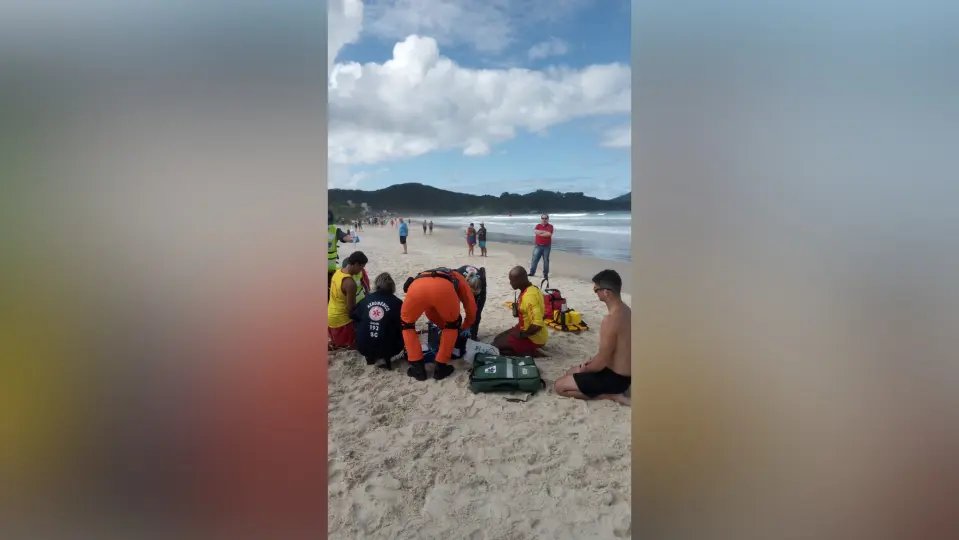 Turista de Curitiba morre afogado em Bombinhas