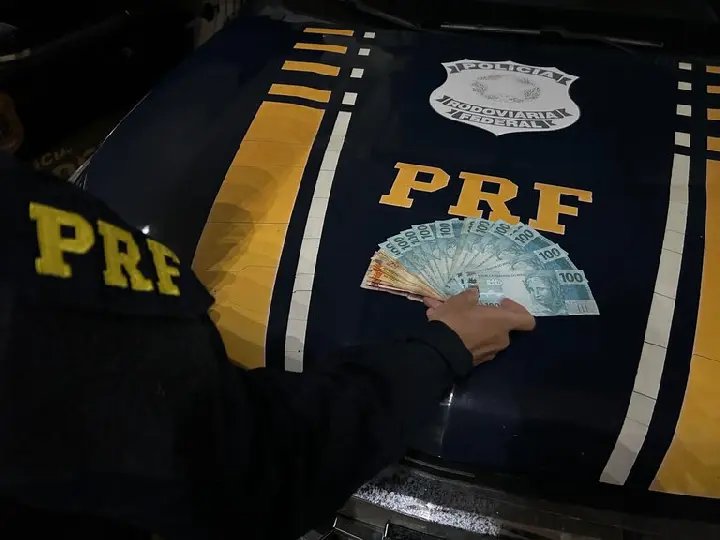 PRF apreende 1.600 reais em notas falsas na BR-101